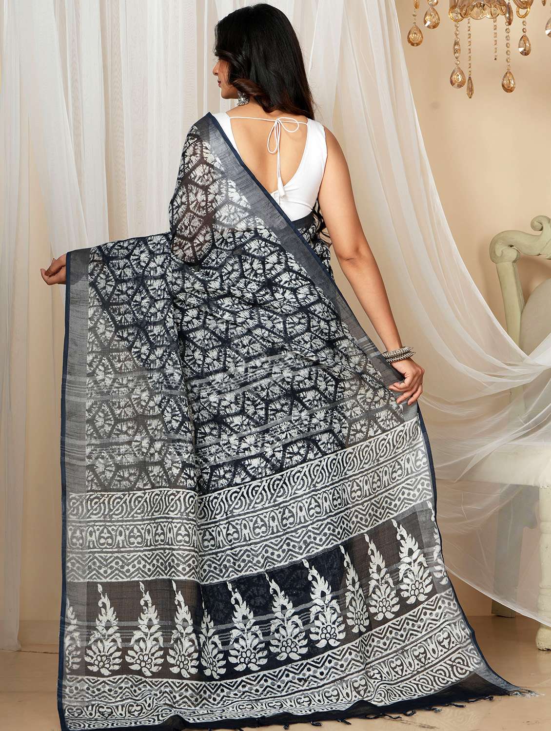 women printed casual wear saree with blouse - 22058771 -  Standard Image - 3