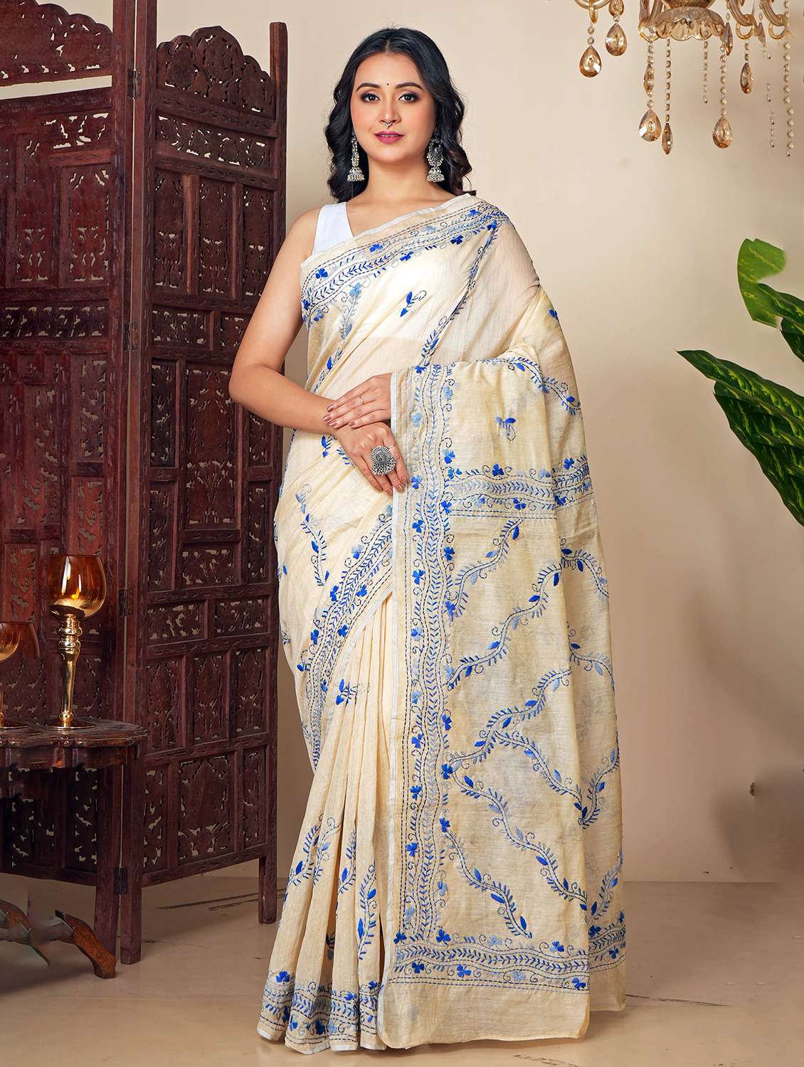 women solid with work handloom saree with blouse