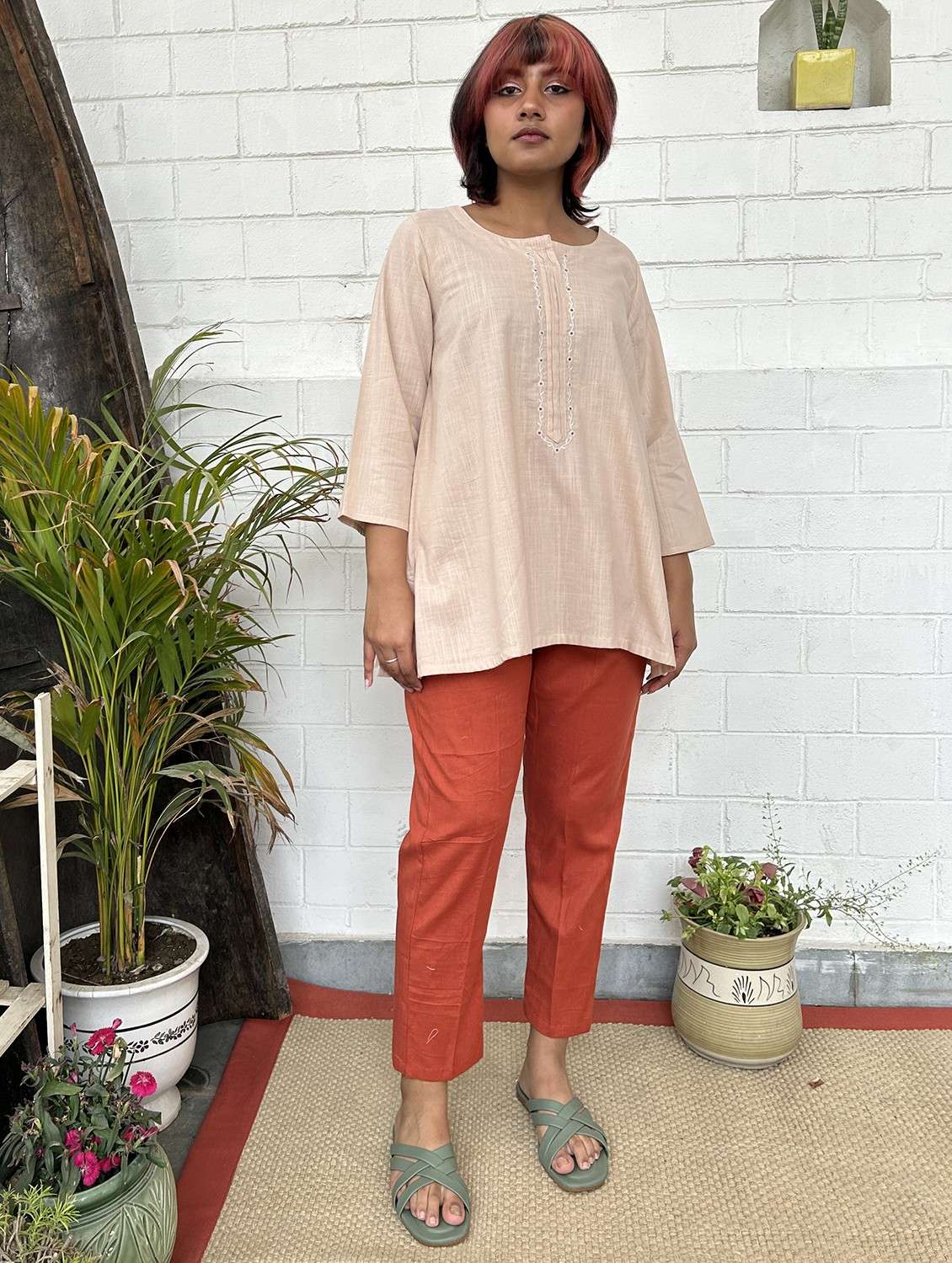 women self design three quarter sleeve kurta pant set