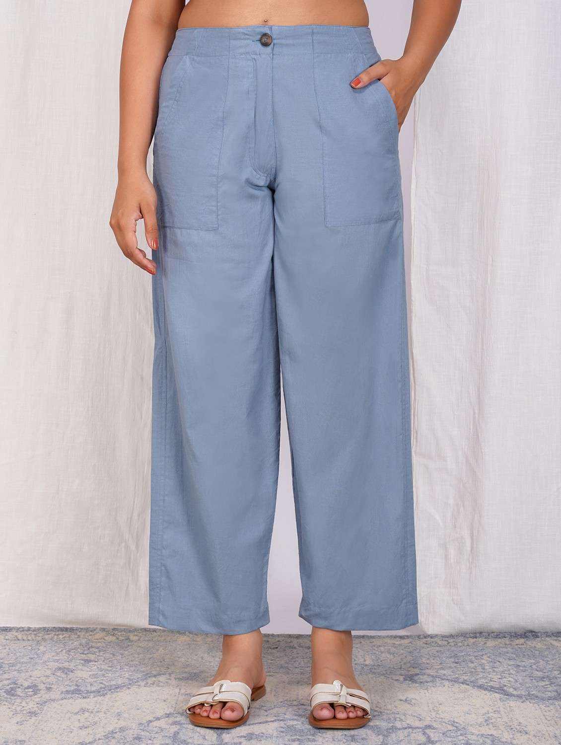 women solid mid rise straight trouser