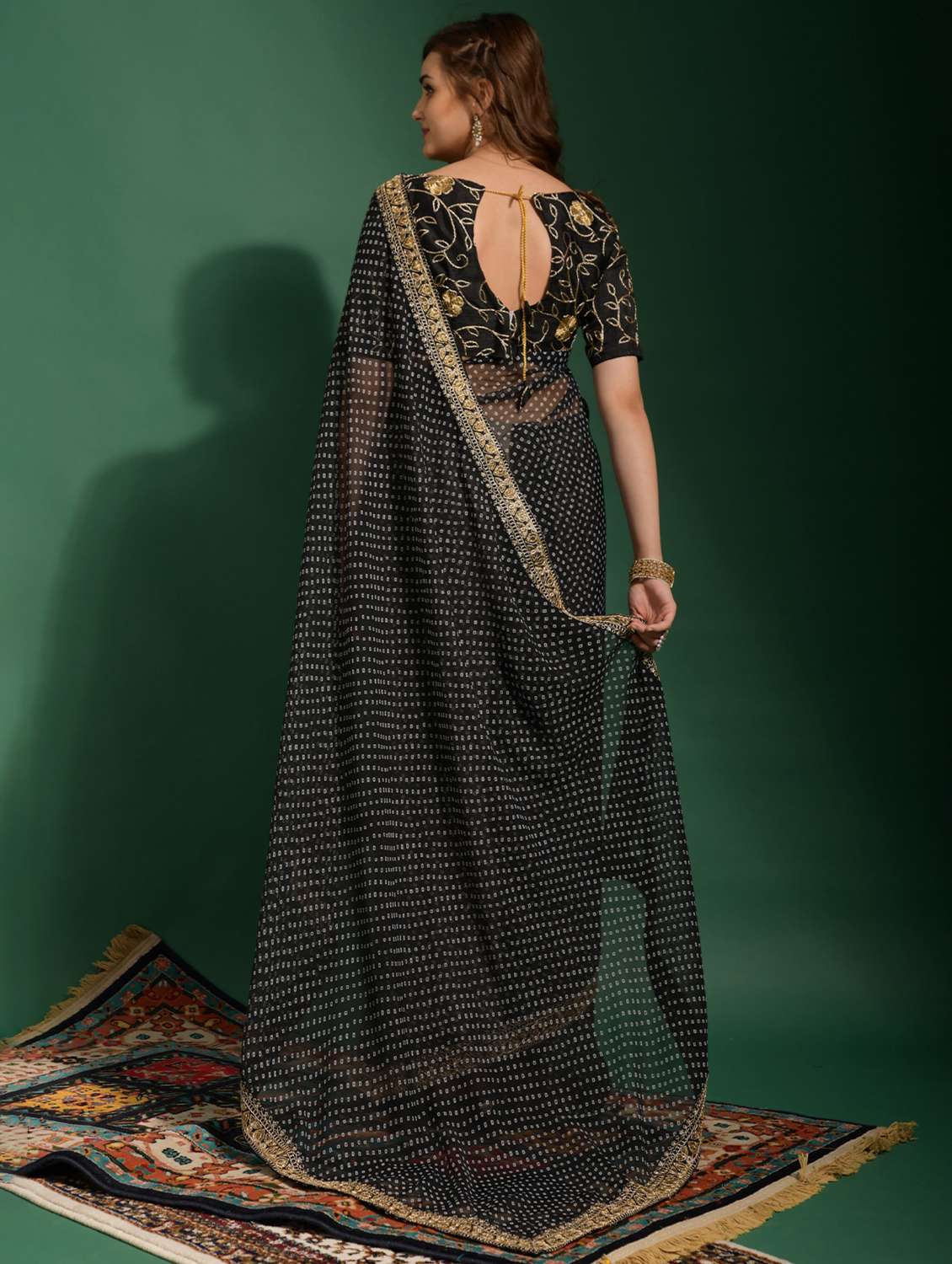women bandhani printed bordered saree with blouse - 22059735 -  Standard Image - 3