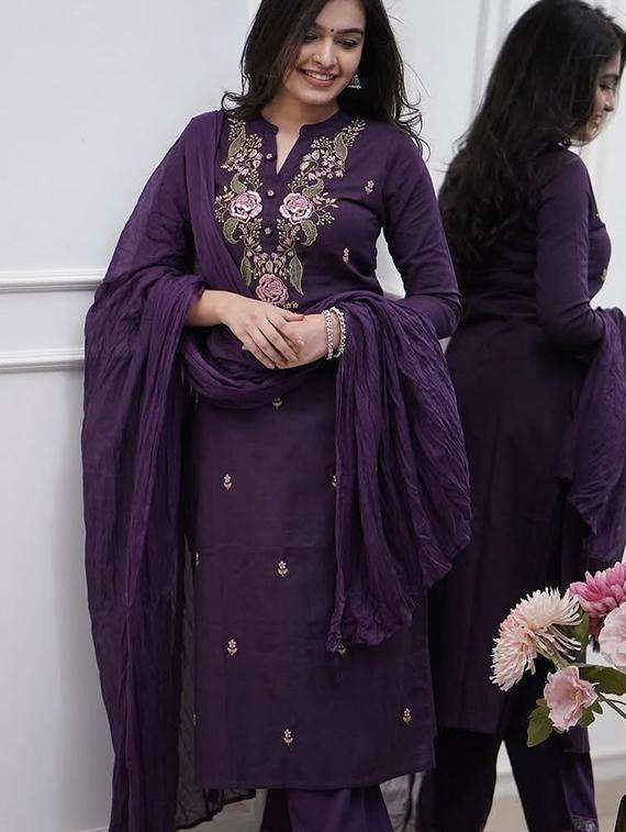 women three quarter sleeve kurta pant with dupatta set - 22060163 -  Standard Image - 3