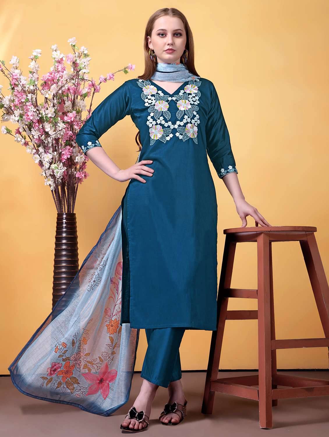women three quarter sleeve kurta pant with dupatta set - 22060168 - Standard Image - 3