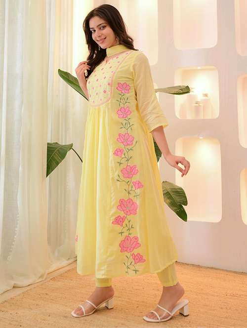 women three quarter sleeve kurta pant with dupatta set - 22060170 -  Standard Image - 0