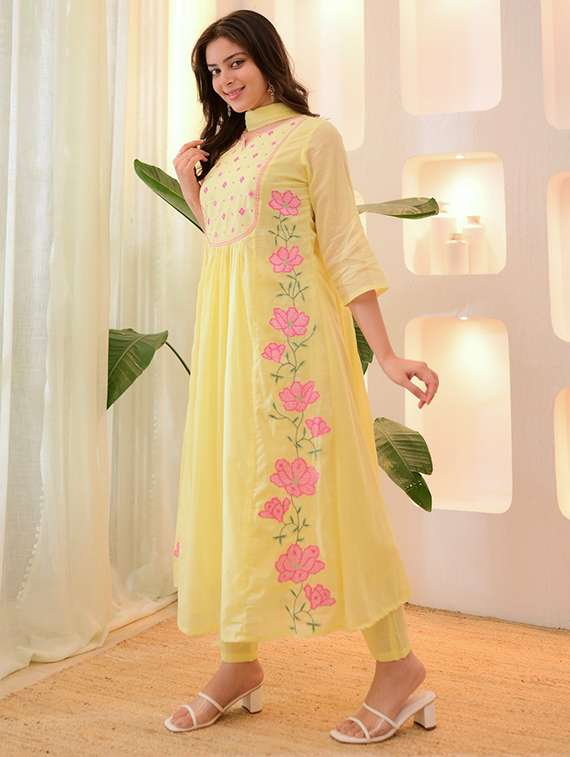 women three quarter sleeve kurta pant with dupatta set - 22060170 -  Zoom Image - 0