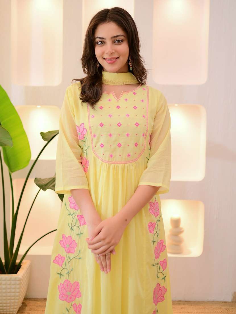 women three quarter sleeve kurta pant with dupatta set - 22060170 - Standard Image - 3