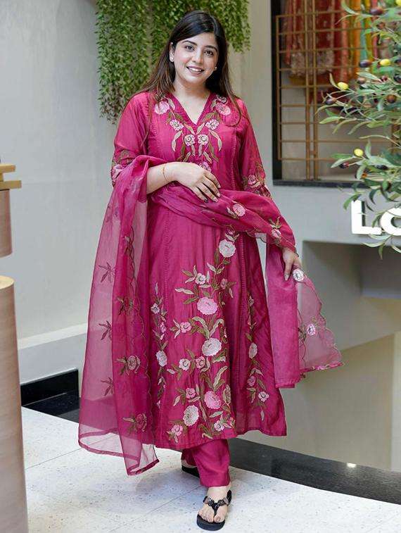 women three quarter sleeve kurta pant with dupatta set