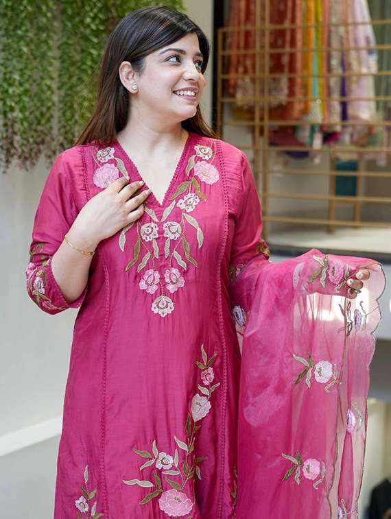 women three quarter sleeve kurta pant with dupatta set - 22060172 - Standard Image - 3