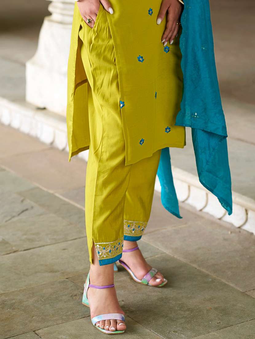 women three quarter sleeve kurta pant with dupatta set - 22060176 - Standard Image - 3