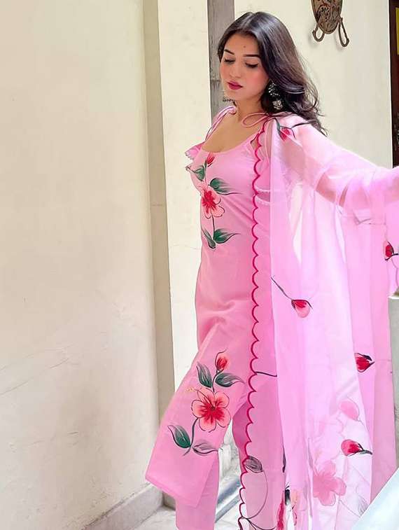 women floral printed sleeveless kurta pant with dupatta set