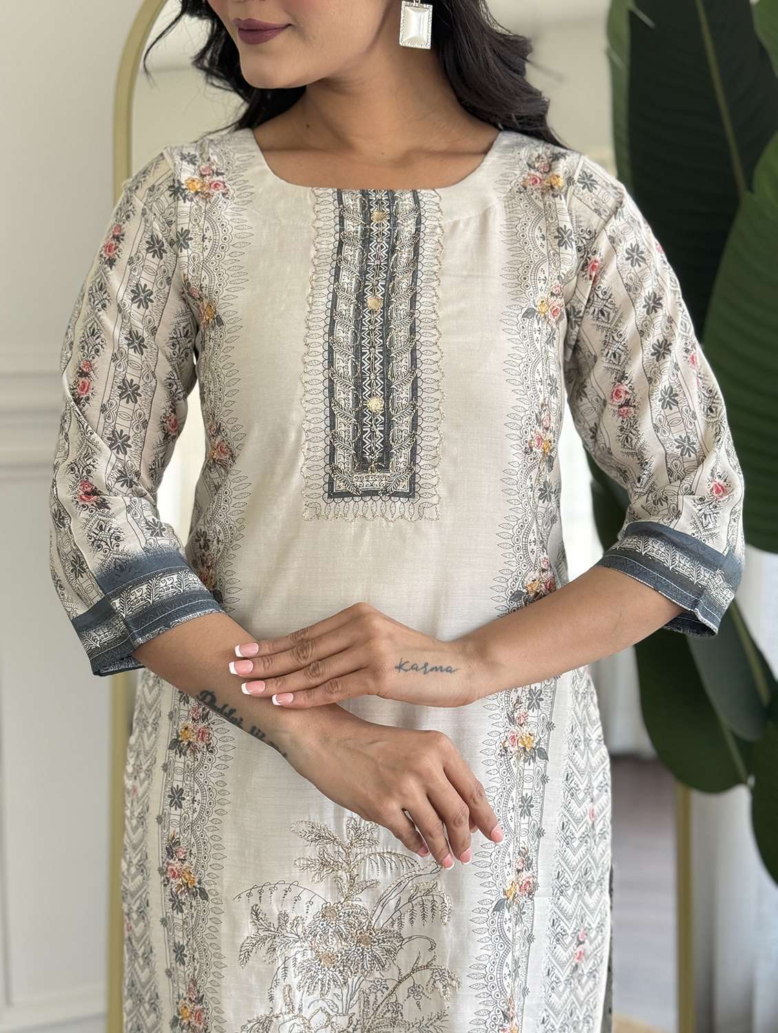 women three quarter sleeve kurta pant with dupatta set - 22060186 - Standard Image - 3