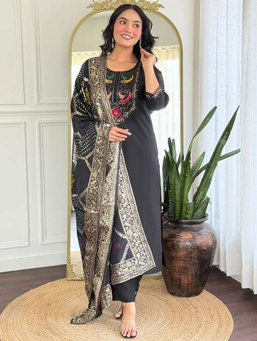 women three quarter sleeve kurta pant with dupatta set - 22060189 -  Standard Image - 0