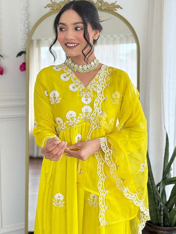women embroidered long sleeve kurta pant with dupatta set - 22060190 - Standard Image - 3