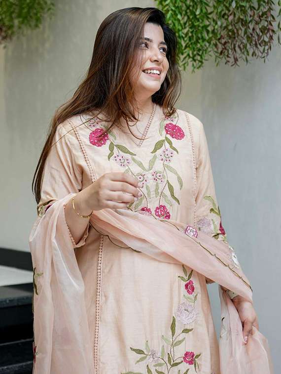 women three quarter sleeve kurta pant with dupatta set - 22060191 - Standard Image - 3