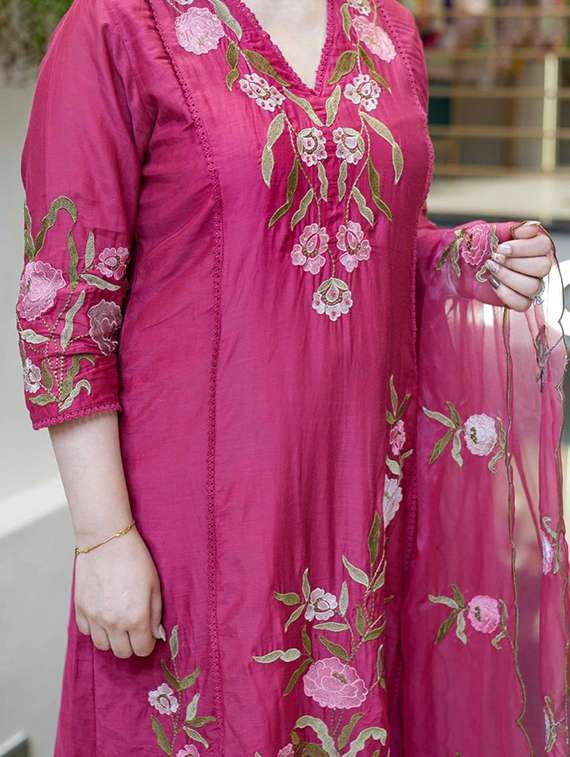 women three quarter sleeve kurta pant with dupatta set - 22060192 - Standard Image - 3