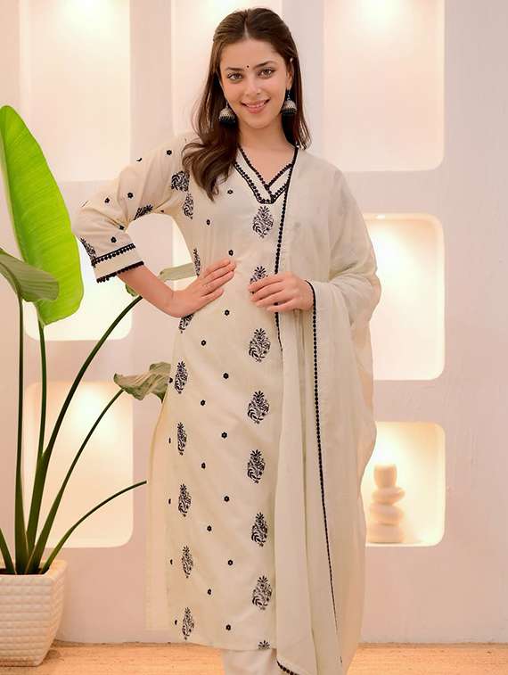 women three quarter sleeve kurta pant with dupatta set - 22060202 - Standard Image - 3