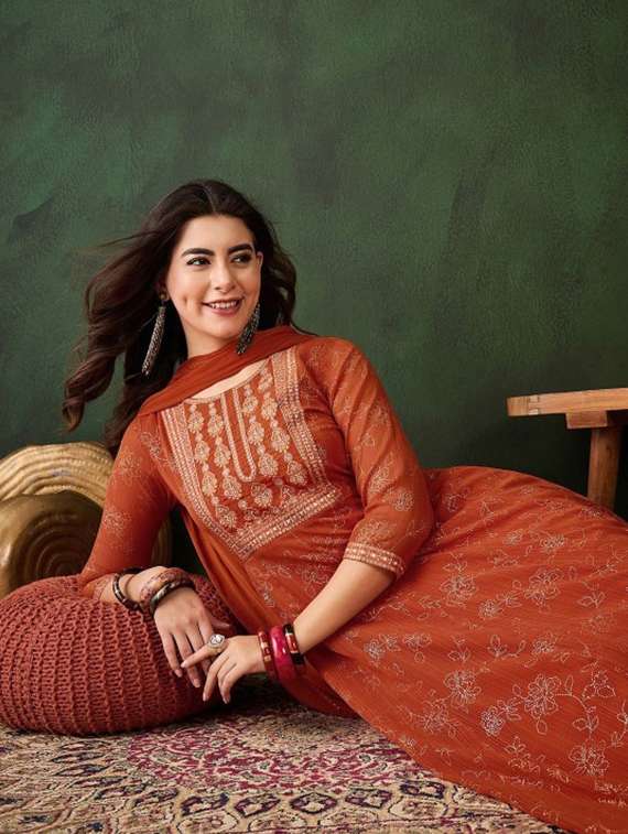 women three quarter sleeve kurta pant with dupatta set - 22060207 -  Standard Image - 3