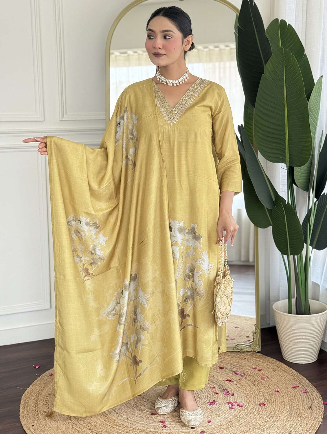 women three quarter sleeve kurta pant with dupatta set - 22060209 - Standard Image - 3