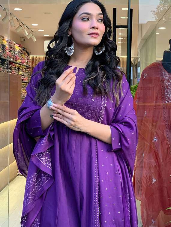women three quarter sleeve kurta pant with dupatta set - 22060225 - Standard Image - 3