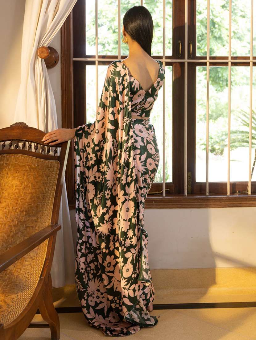 Women Floral Printed Saree With Blouse