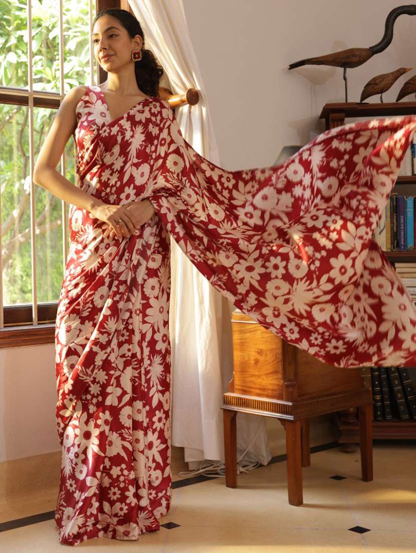 Women Floral Printed Saree With Blouse