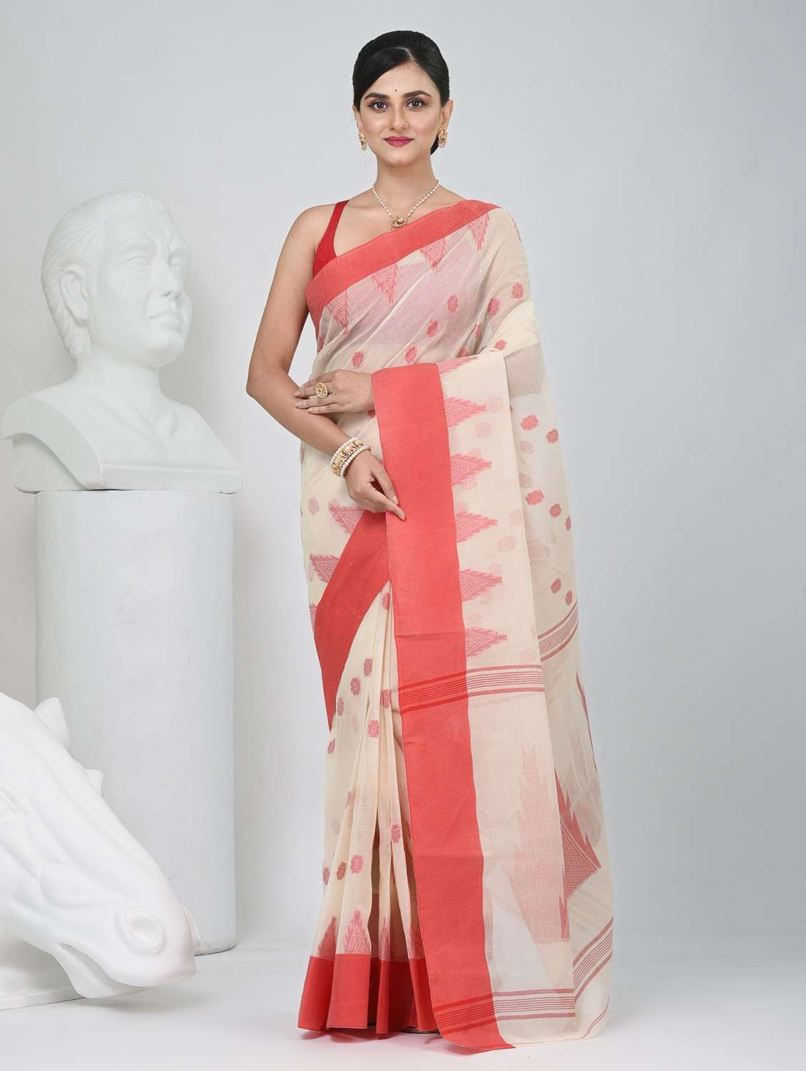 women self design handloom saree