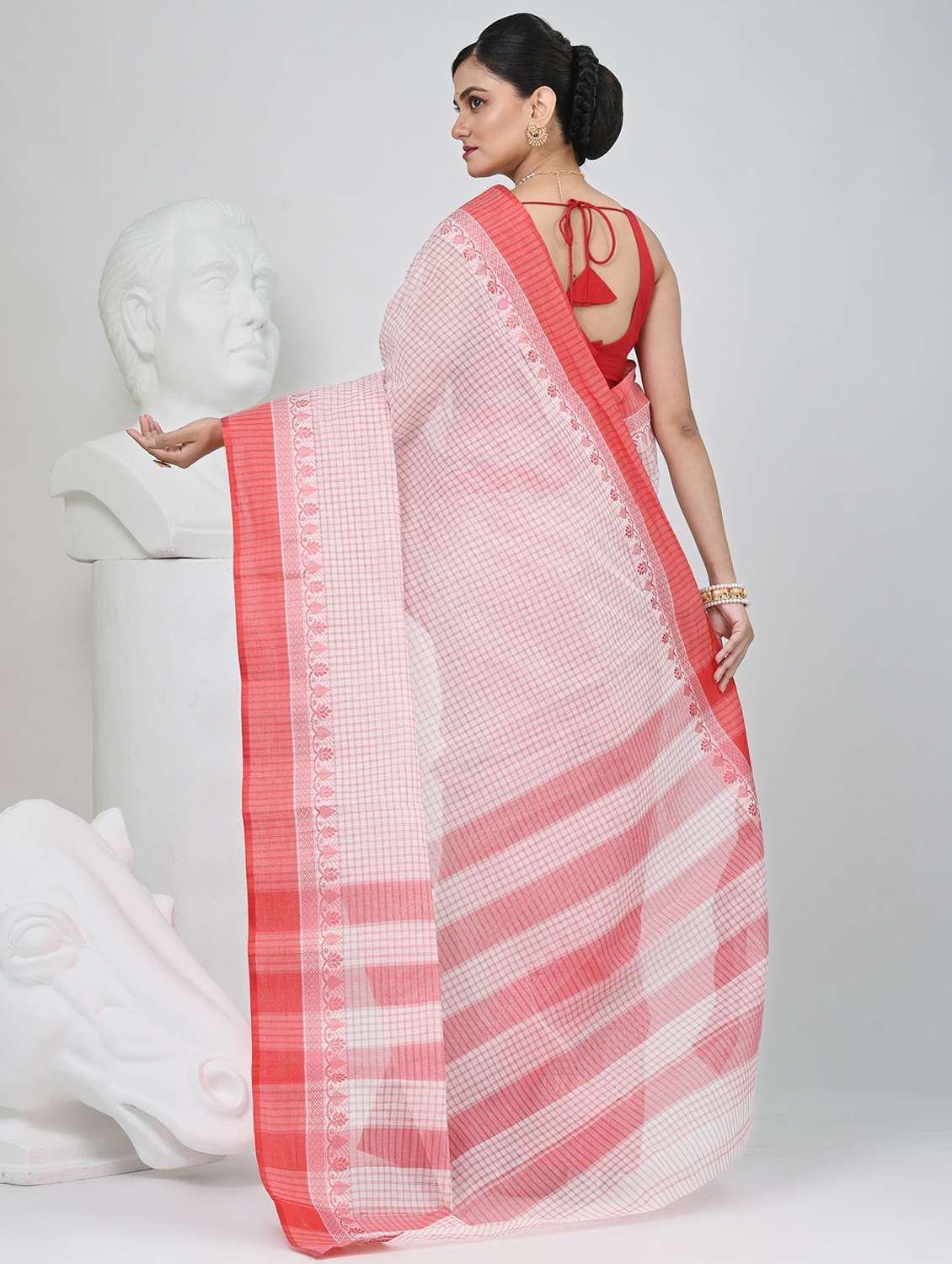 women self design tant saree - 22060656 - Standard Image - 3