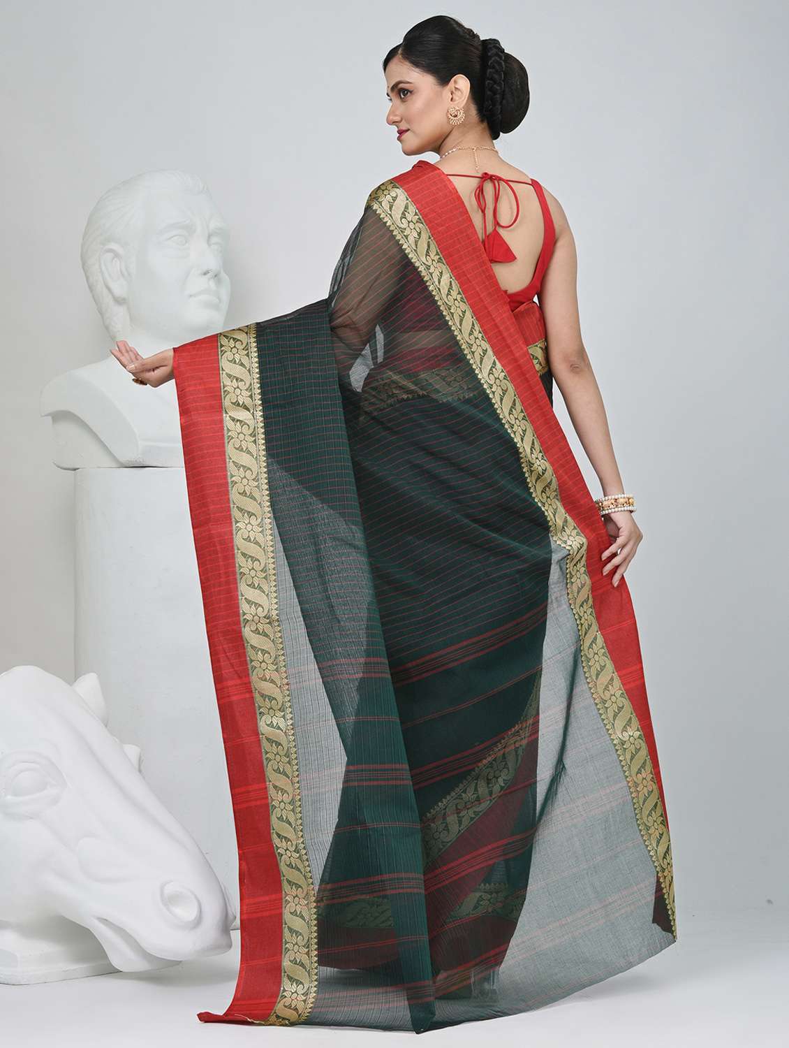 women striped tant saree - 22060663 -  Standard Image - 3