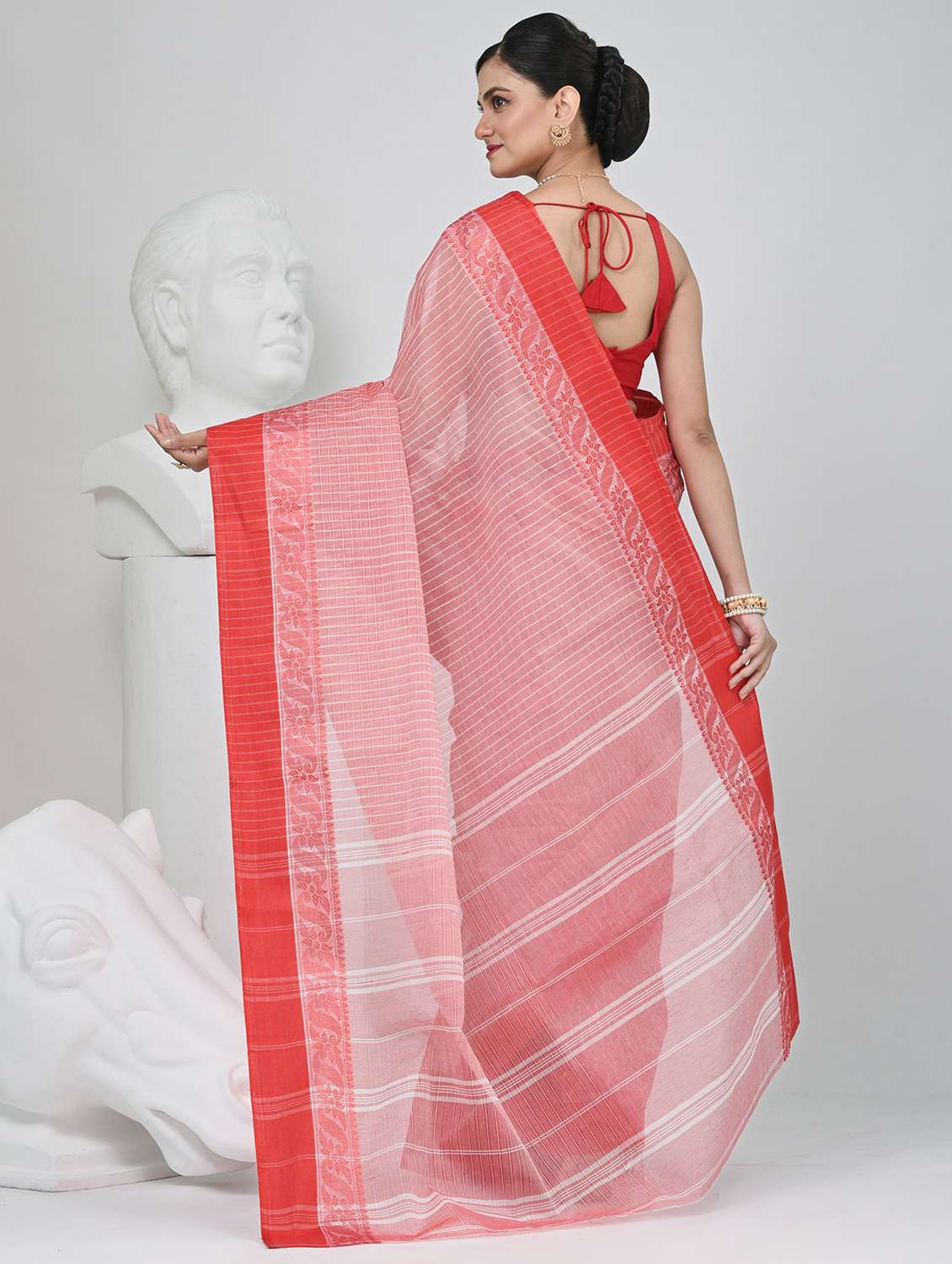 women striped tant saree - 22060664 - Standard Image - 3