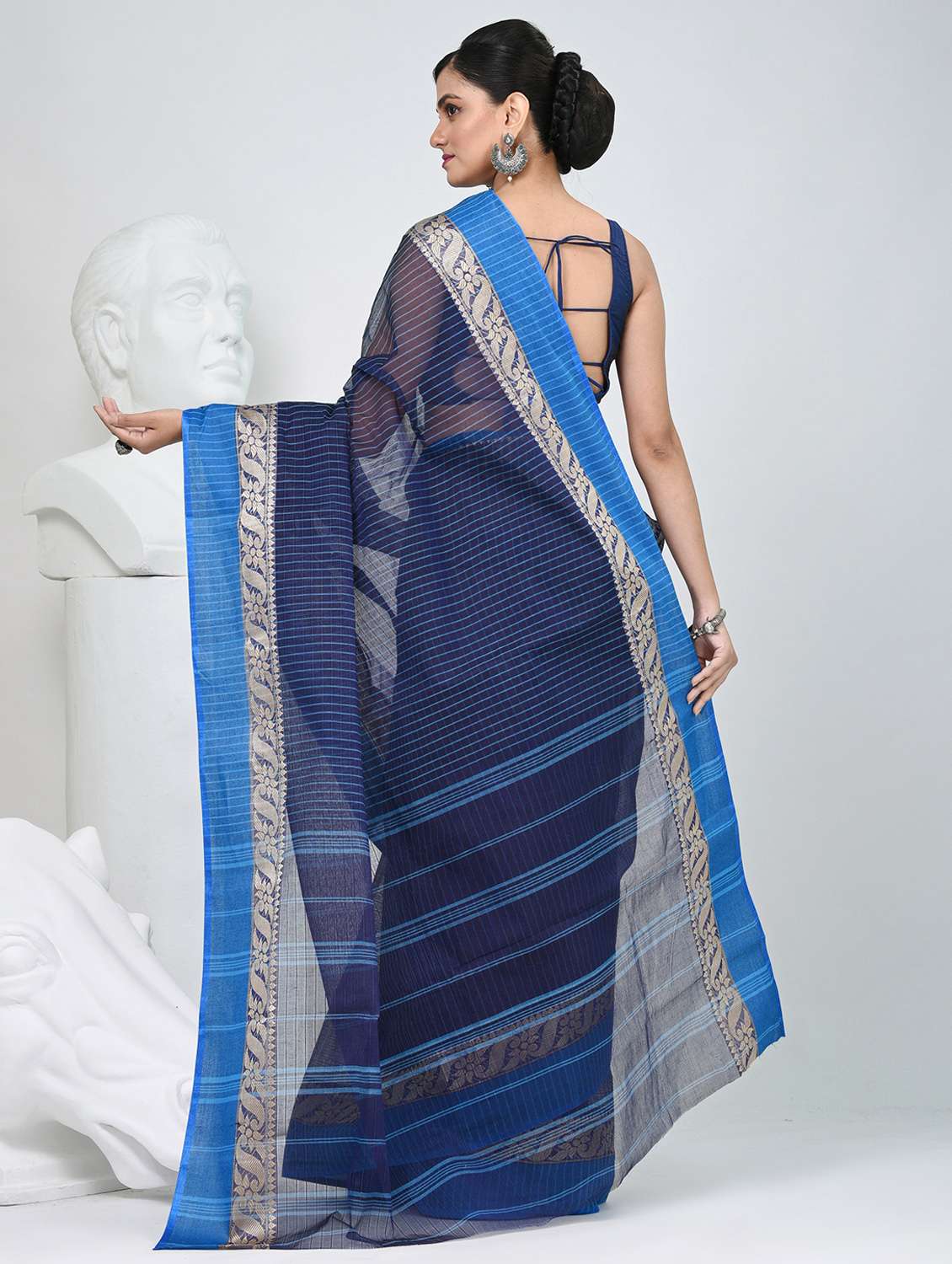 women striped tant saree - 22060666 -  Standard Image - 3