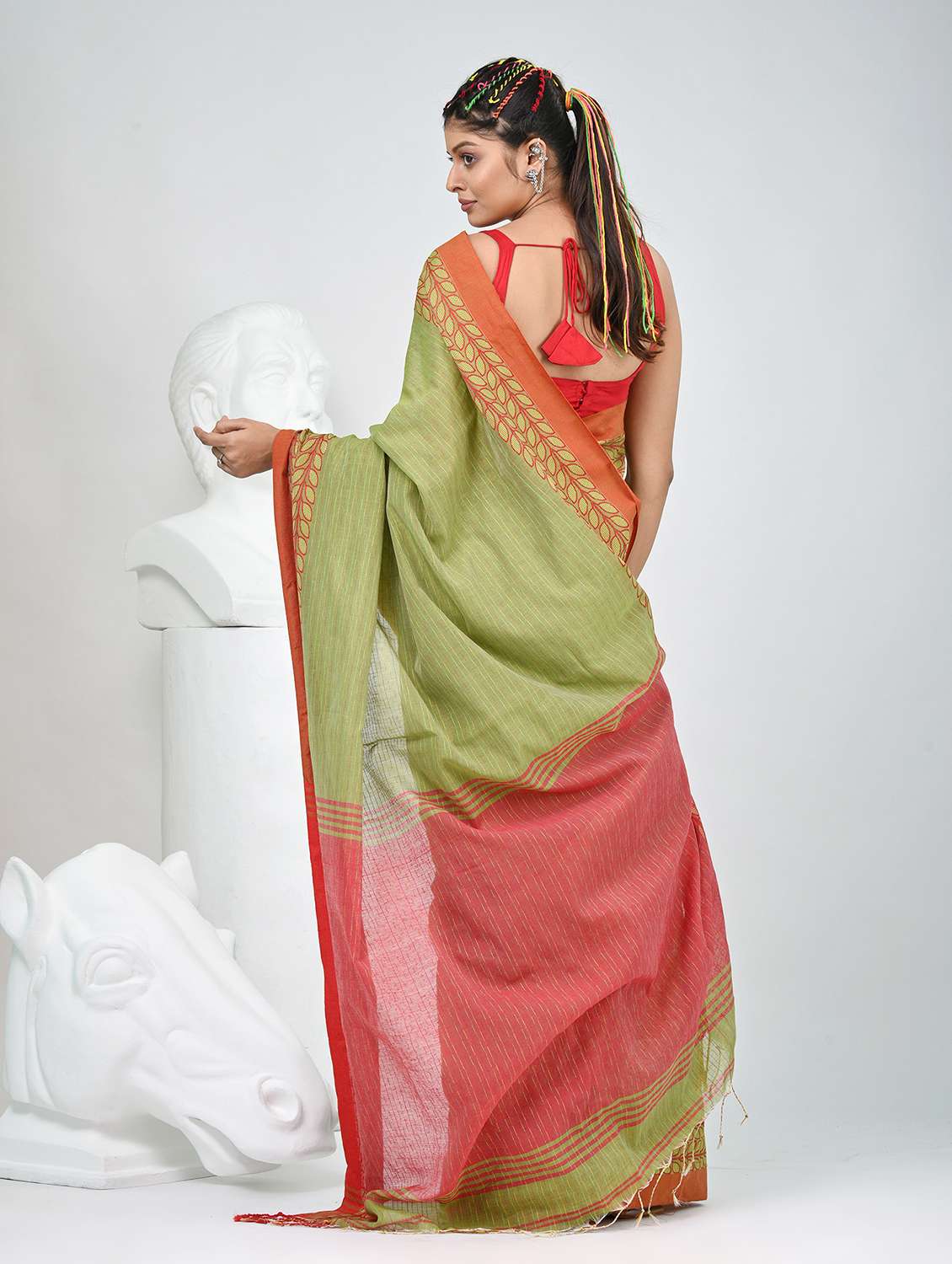 women self design handloom saree with blouse - 22060675 -  Standard Image - 3