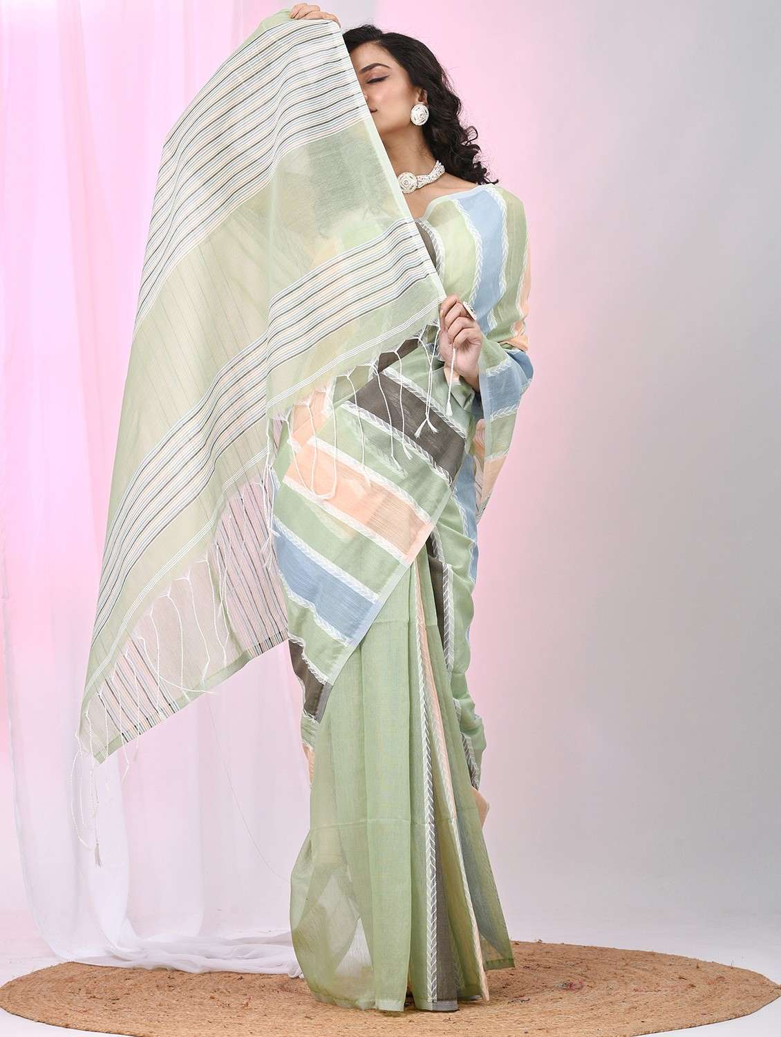 women striped handloom saree with blouse - 22060681 -  Standard Image - 3