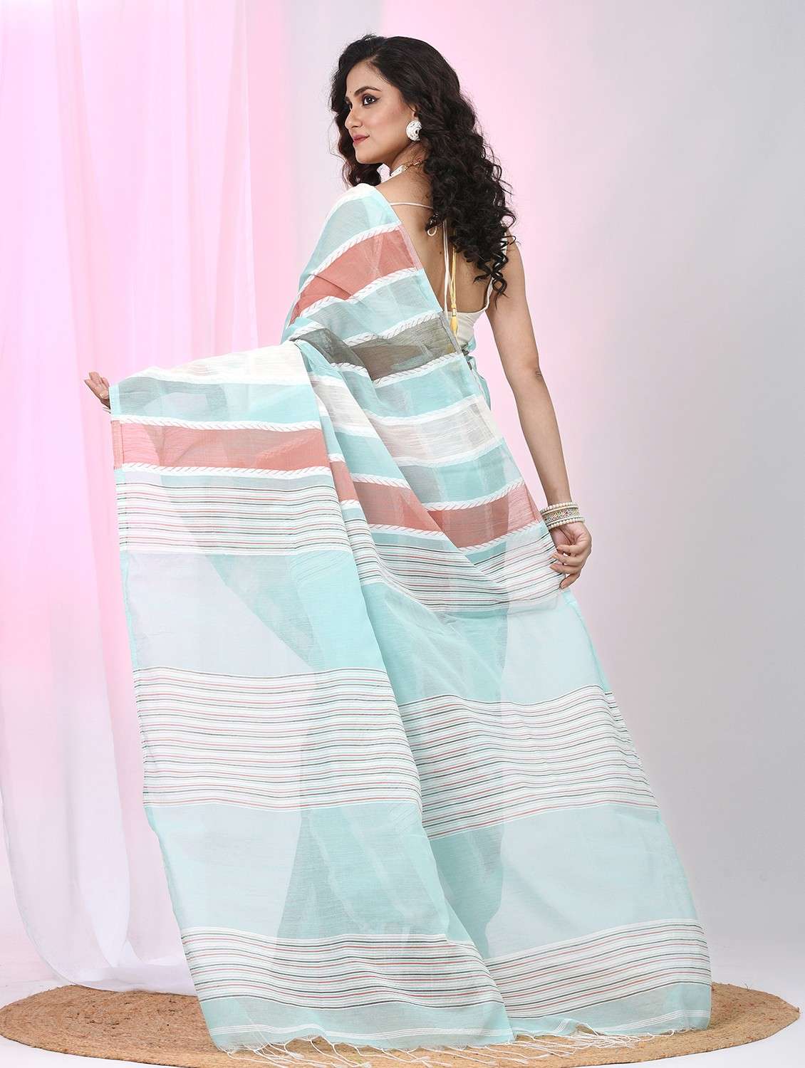 women striped handloom saree with blouse - 22060683 -  Standard Image - 3