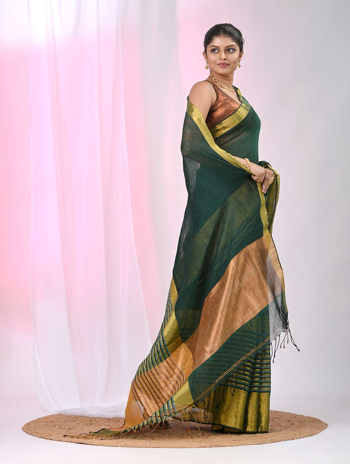 women self design handloom saree with blouse - 22060693 - Standard Image - 3