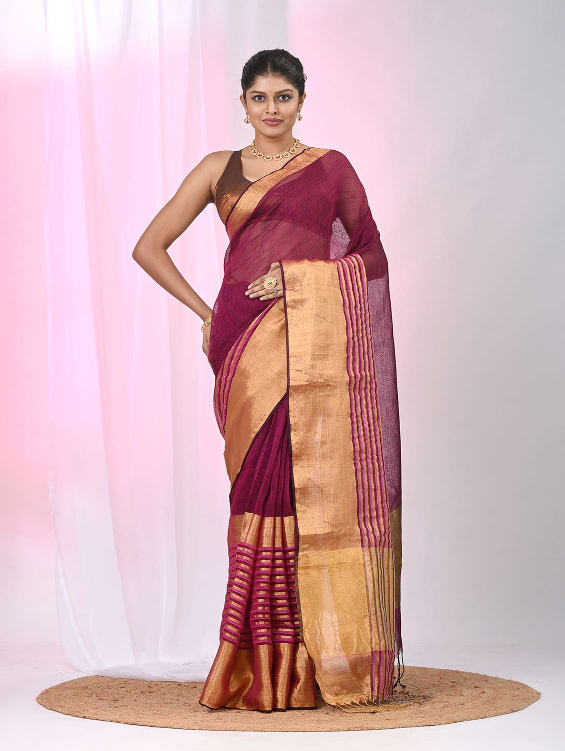 women self design handloom saree with blouse - 22060694 - Zoom Image - 0