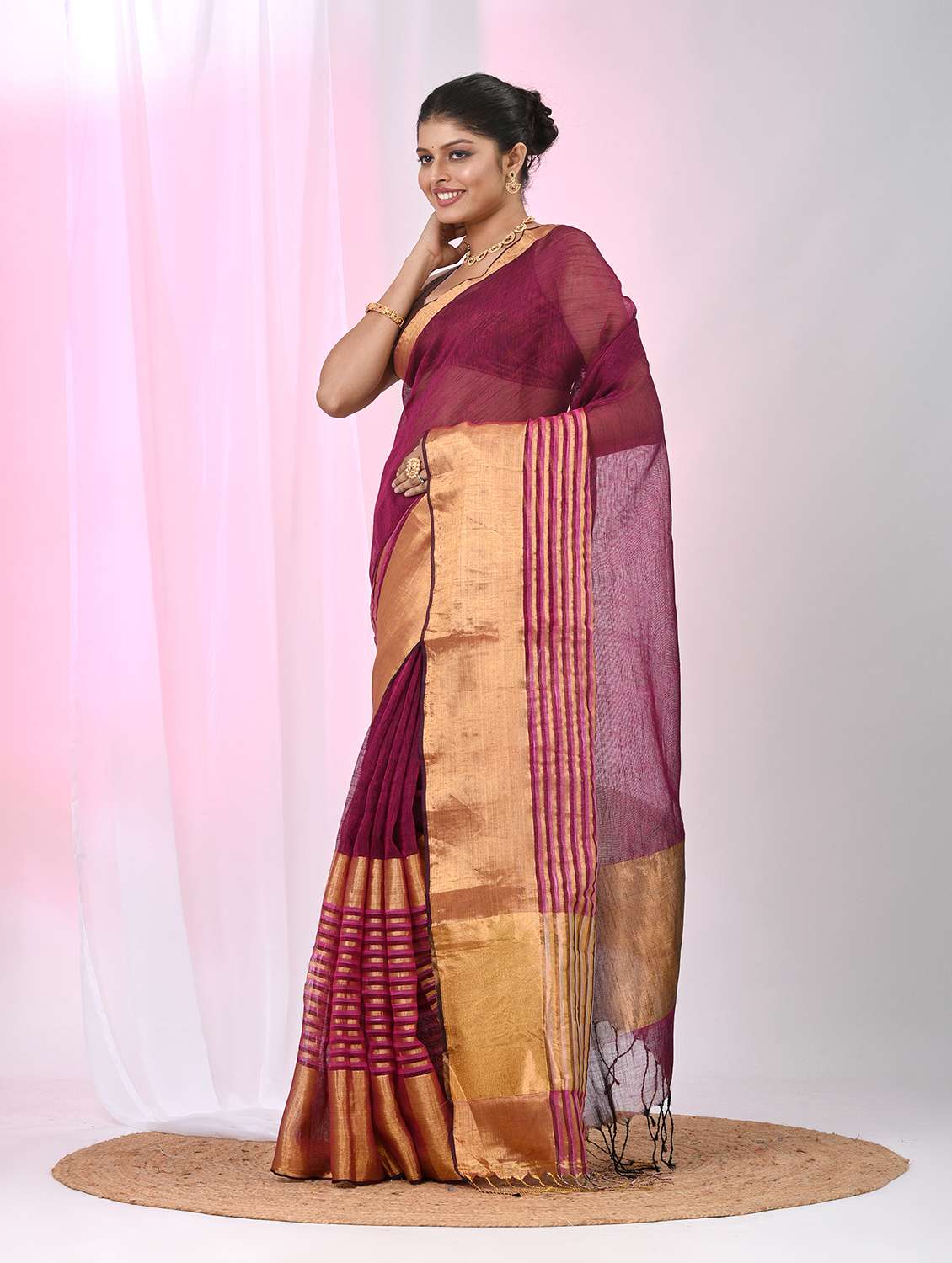 women self design handloom saree with blouse - 22060694 - Standard Image - 3