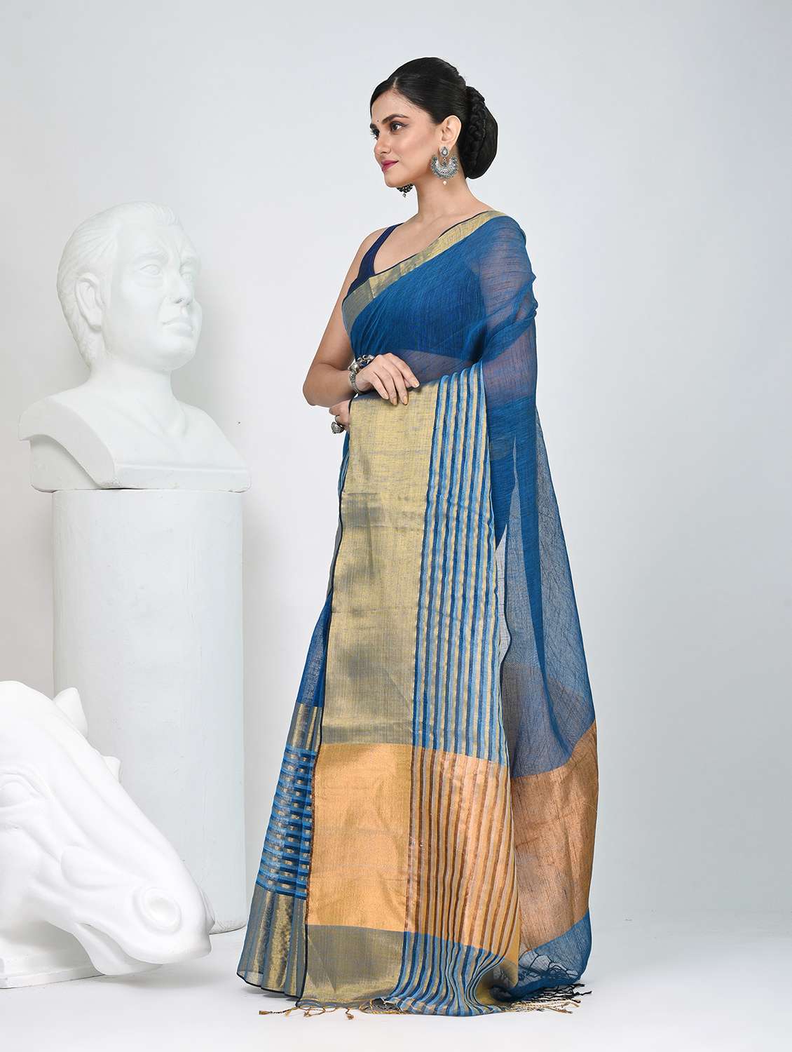 women self design handloom saree with blouse - 22060695 - Standard Image - 3