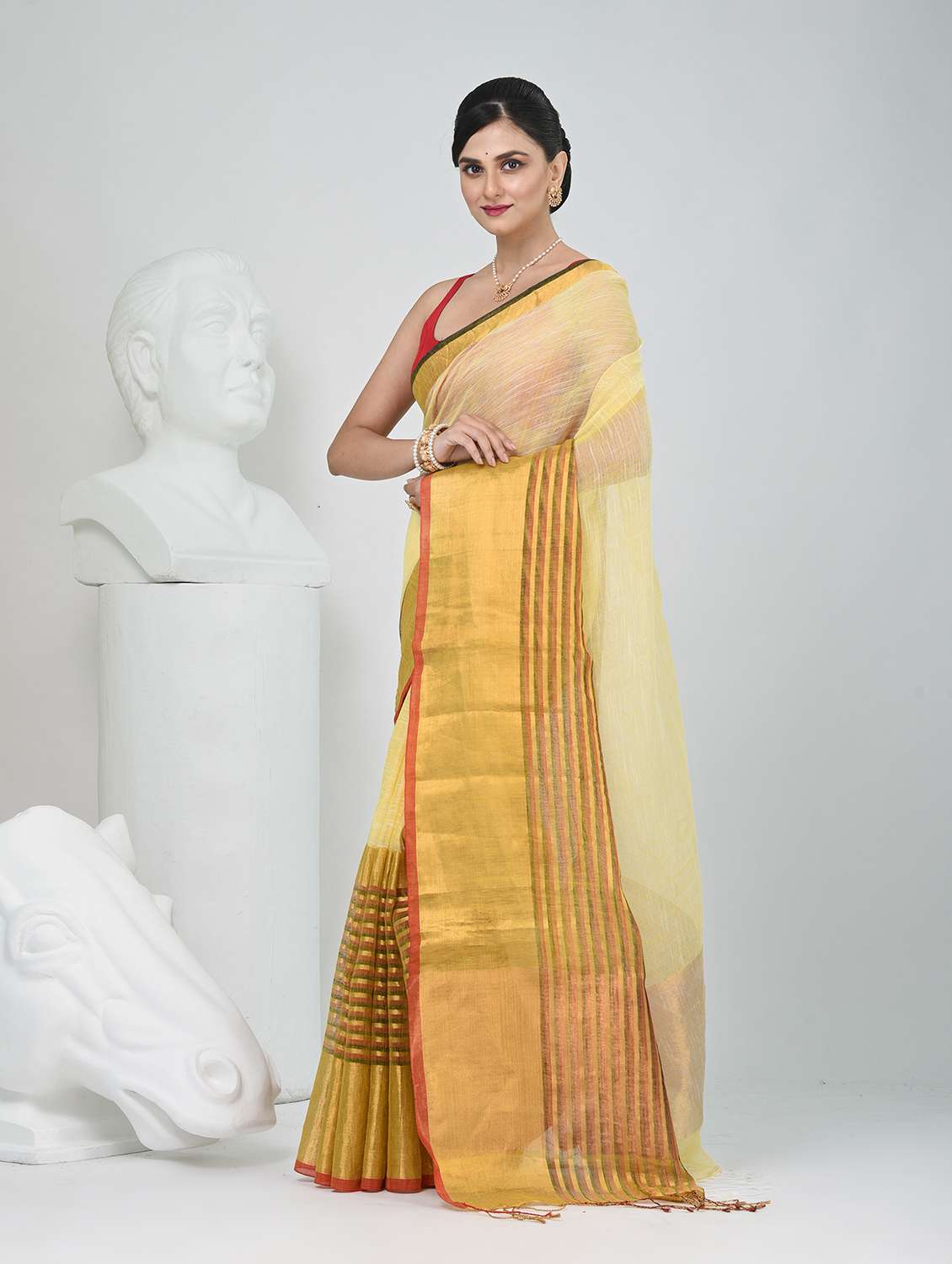 women self design handloom saree with blouse - 22060696 - Standard Image - 3