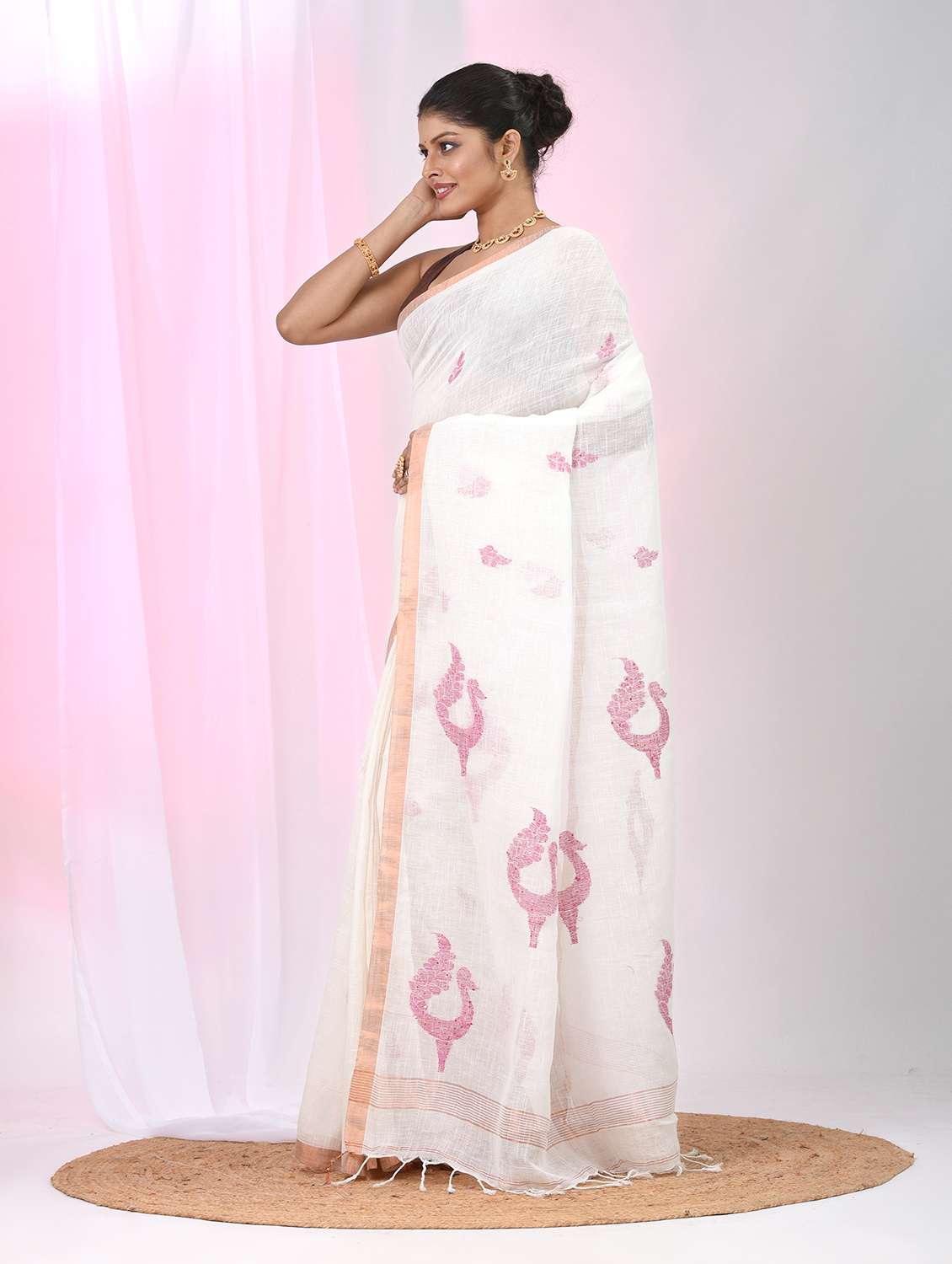 women self design handloom saree with blouse - 22060700 - Standard Image - 3