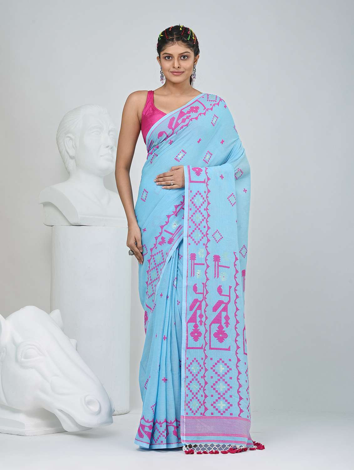 women self design handloom saree with blouse