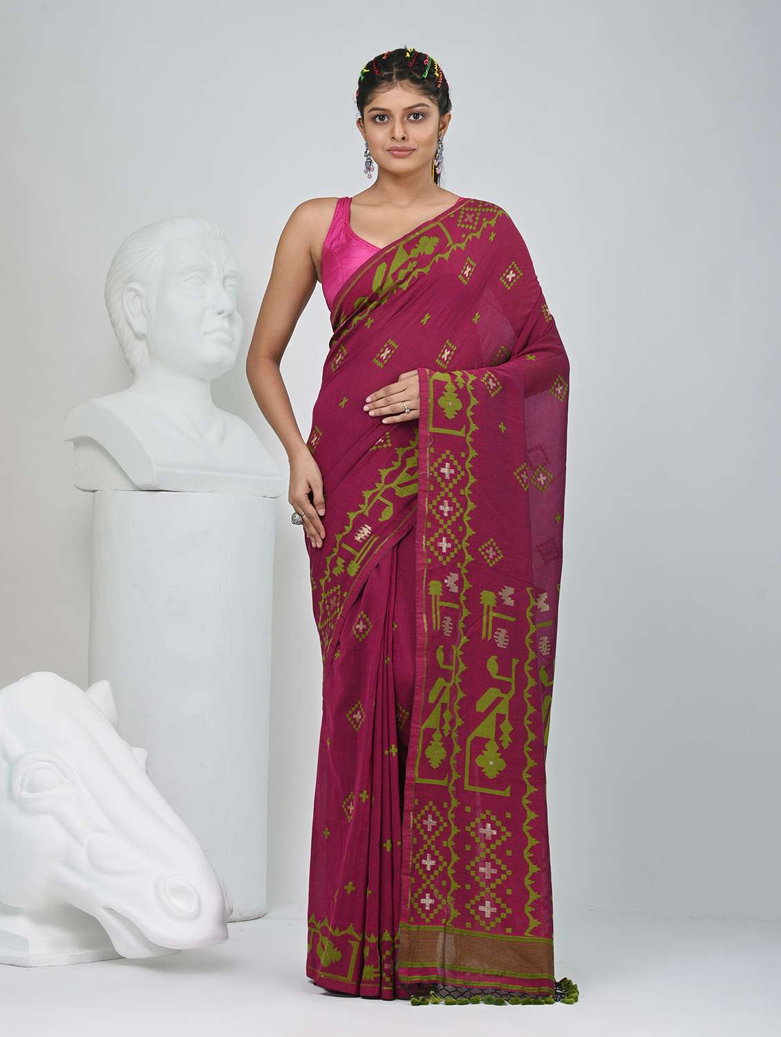 women self design handloom saree with blouse