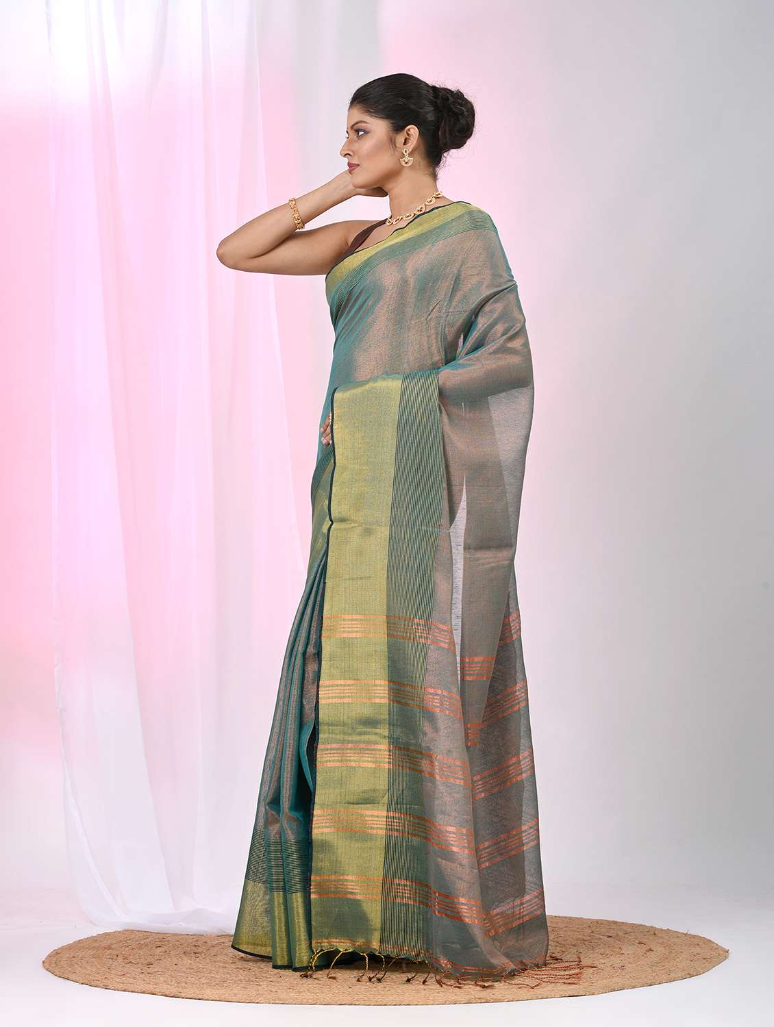 women solid with bordered handloom saree with blouse - 22060710 -  Standard Image - 3