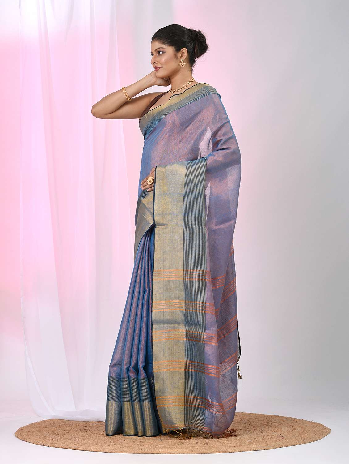 women solid with bordered handloom saree with blouse - 22060712 -  Standard Image - 3