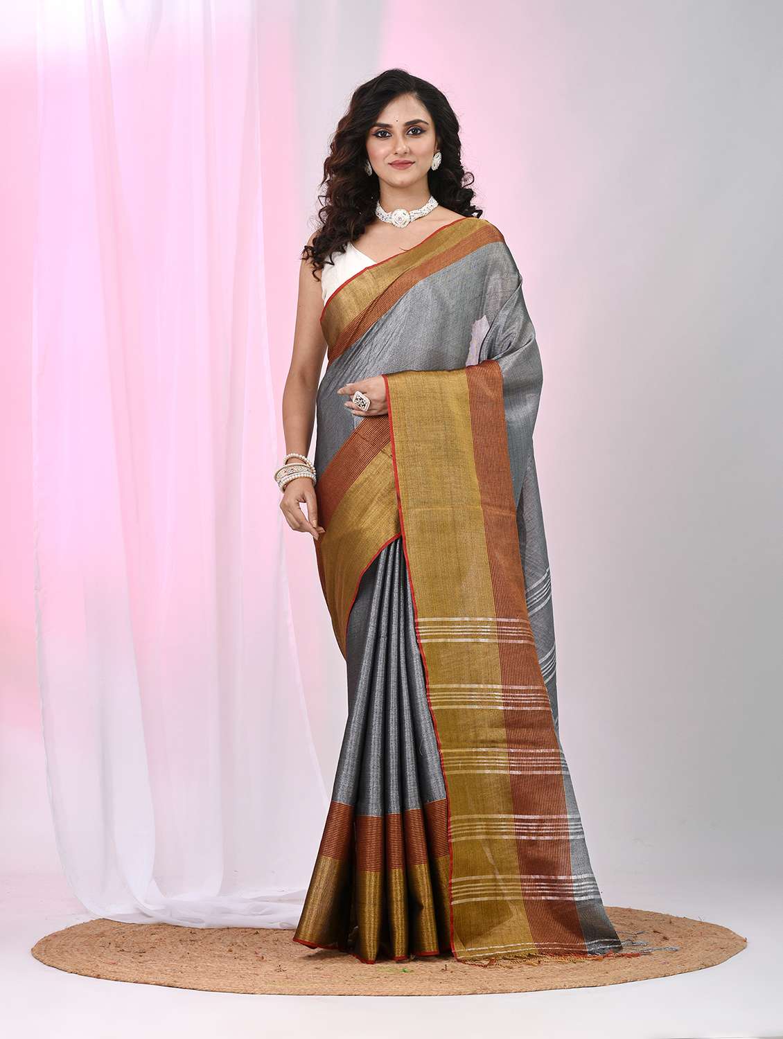 women solid with bordered handloom saree with blouse