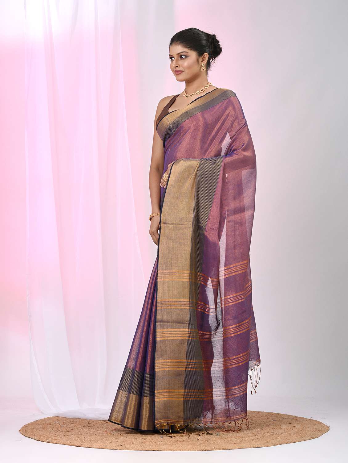 women solid with bordered handloom saree with blouse - 22060714 -  Standard Image - 3