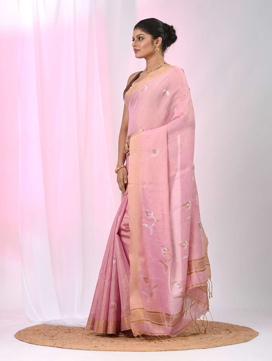 women self design handloom saree with blouse - 22060719 - Standard Image - 3