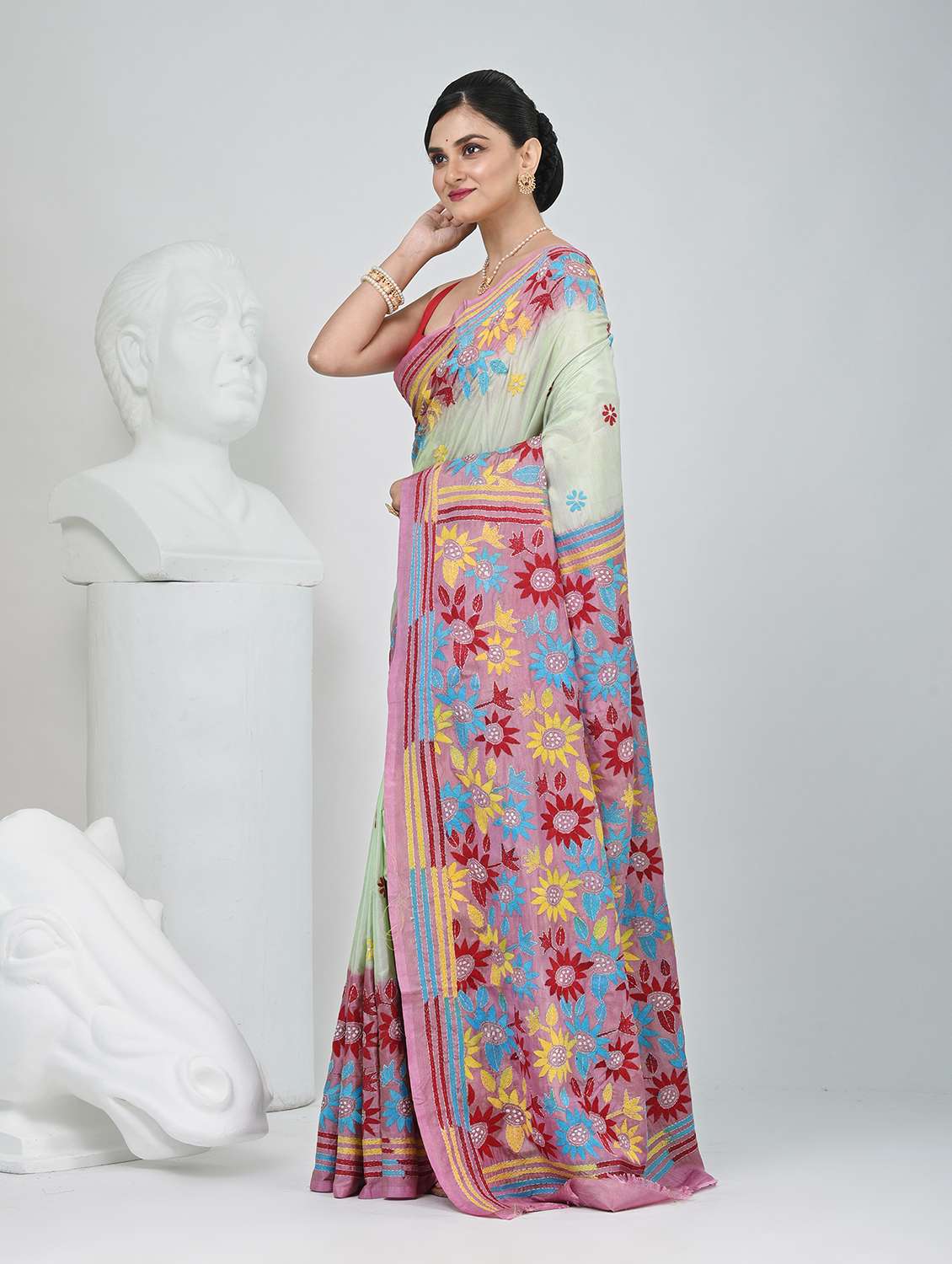 women solid with work handloom saree with blouse - 22060734 - Standard Image - 3