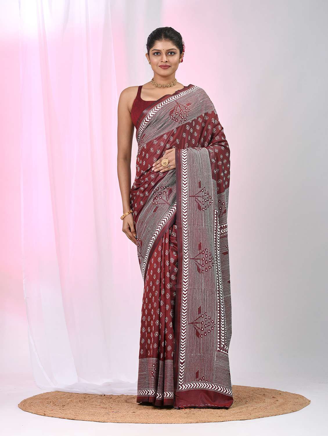 women solid with work handloom saree with blouse - 22060745 -  Zoom Image - 0