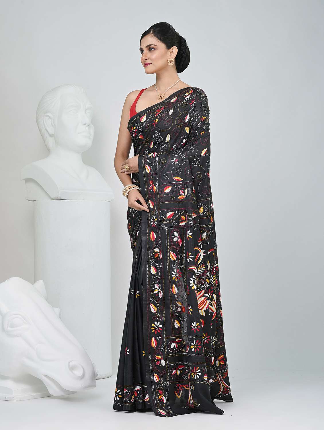 women solid with work handloom saree with blouse - 22060747 - Standard Image - 3