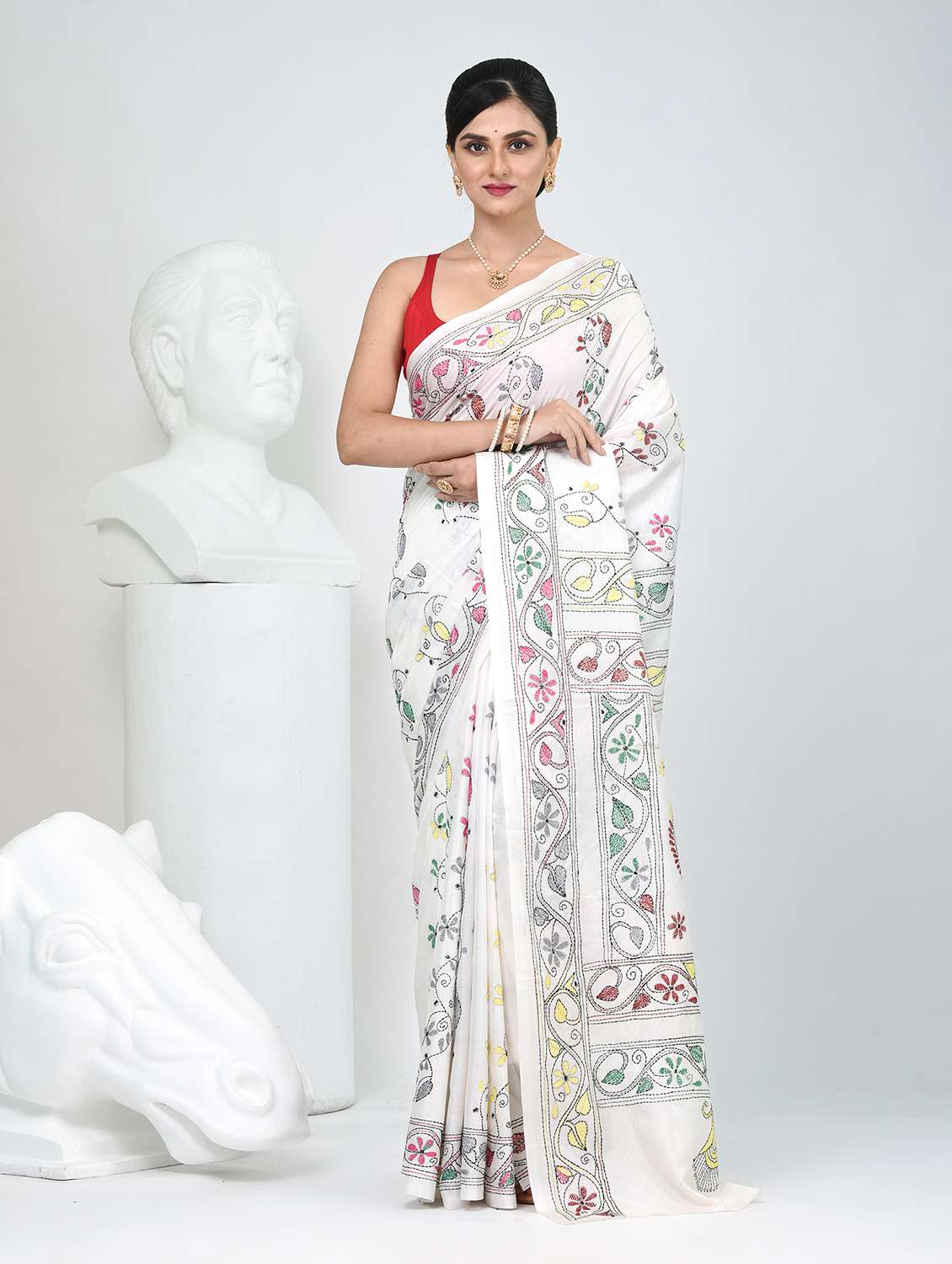 women solid with work handloom saree with blouse - 22060748 -  Zoom Image - 0